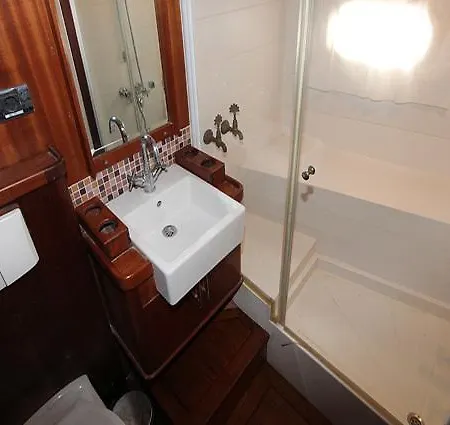 Barbaros Yachting Luxury Private Gulet 6 Cabins 보트호텔