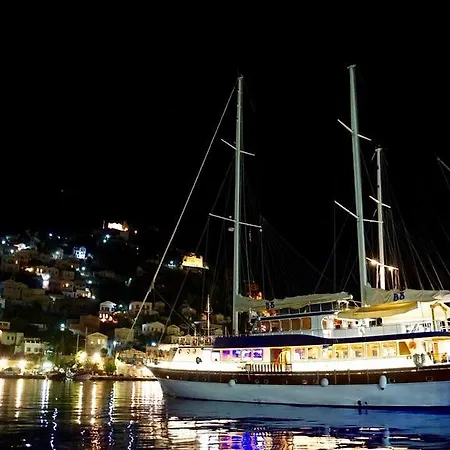 보트호텔 Barbaros Yachting Luxury Private Gulet 6 Cabins *