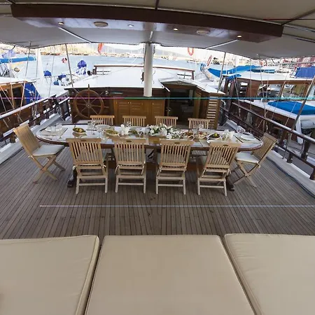 보트호텔 Barbaros Yachting Luxury Private Gulet 6 Cabins *