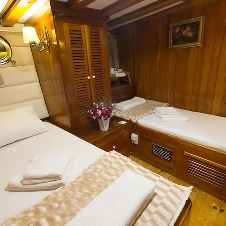 보트호텔 Barbaros Yachting Luxury Private Gulet 6 Cabins *