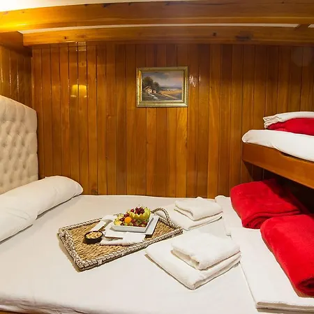 보트호텔 Barbaros Yachting Luxury Private Gulet 6 Cabins *