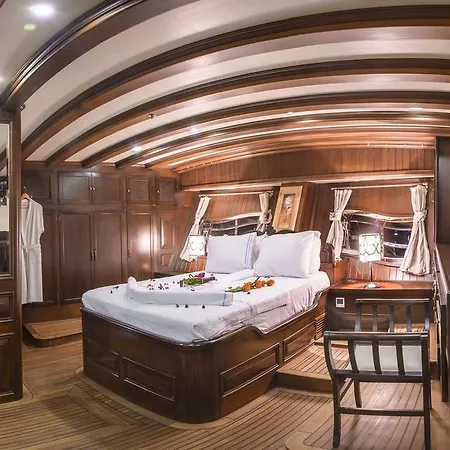 Barbaros Yachting Luxury Private Gulet 6 Cabins 보트호텔